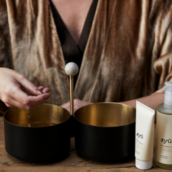 Ayu Hndbad, Messing/Marmor