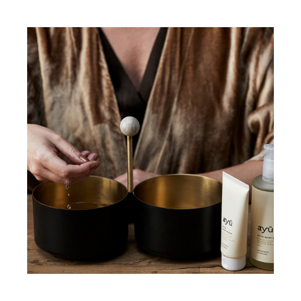 Ayu Hndbad, Messing/Marmor