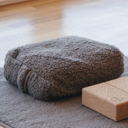 Release Wool Yoga Rektangular Boltster